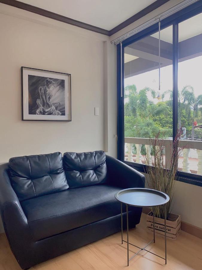 October Hostel Chiangmai チエンマイ エクステリア 写真