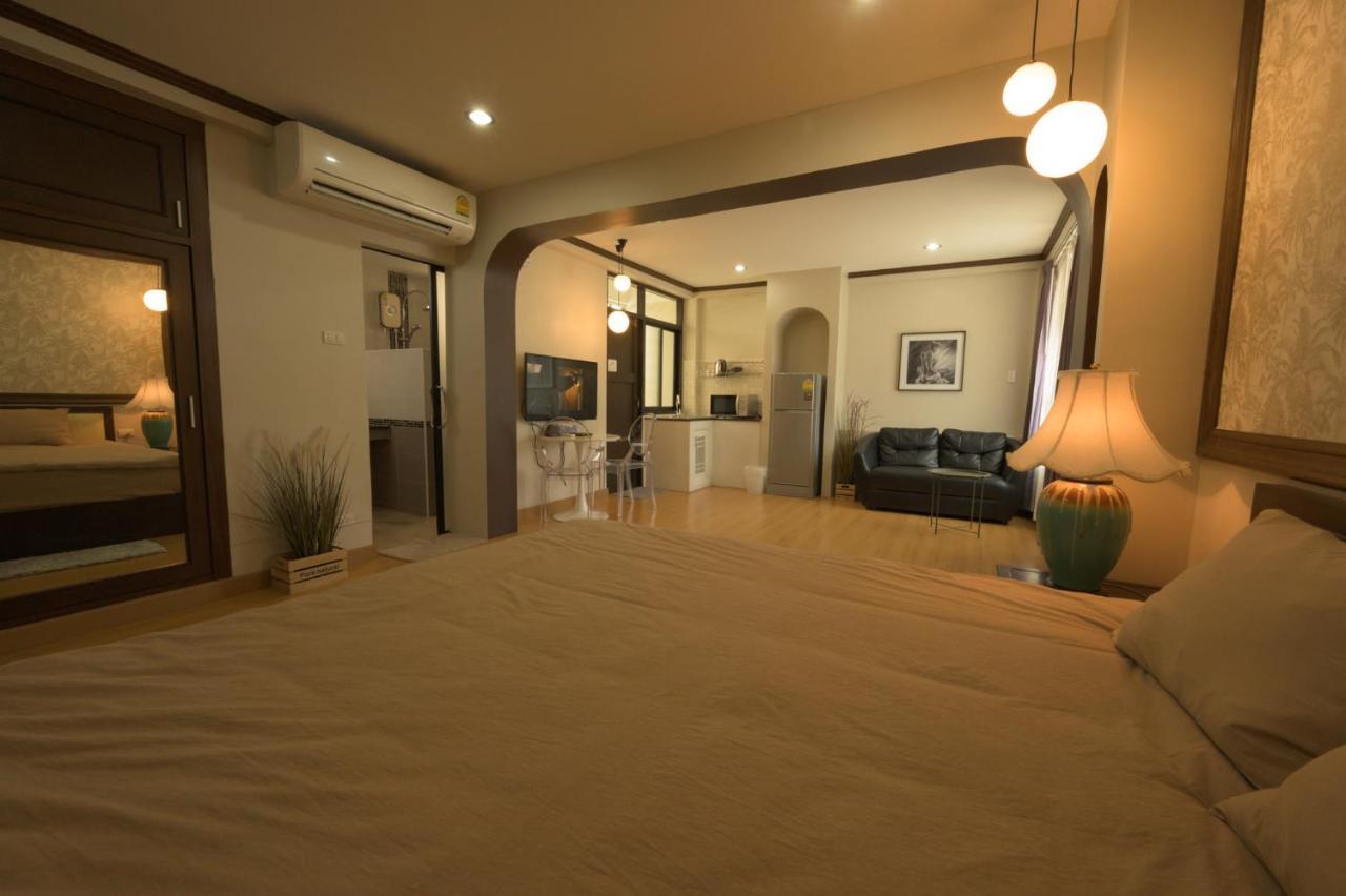 October Hostel Chiangmai チエンマイ エクステリア 写真