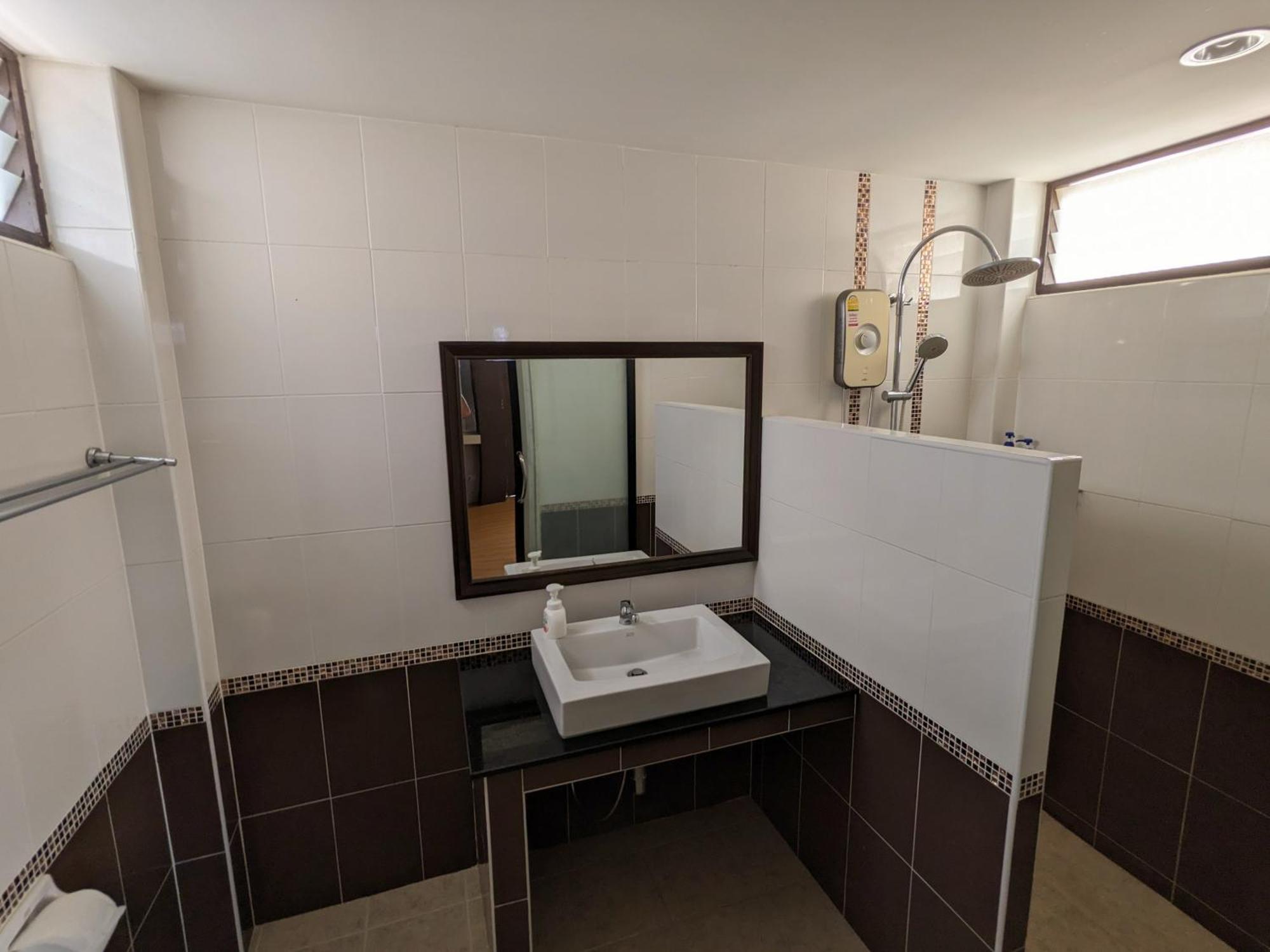 October Hostel Chiangmai チエンマイ エクステリア 写真