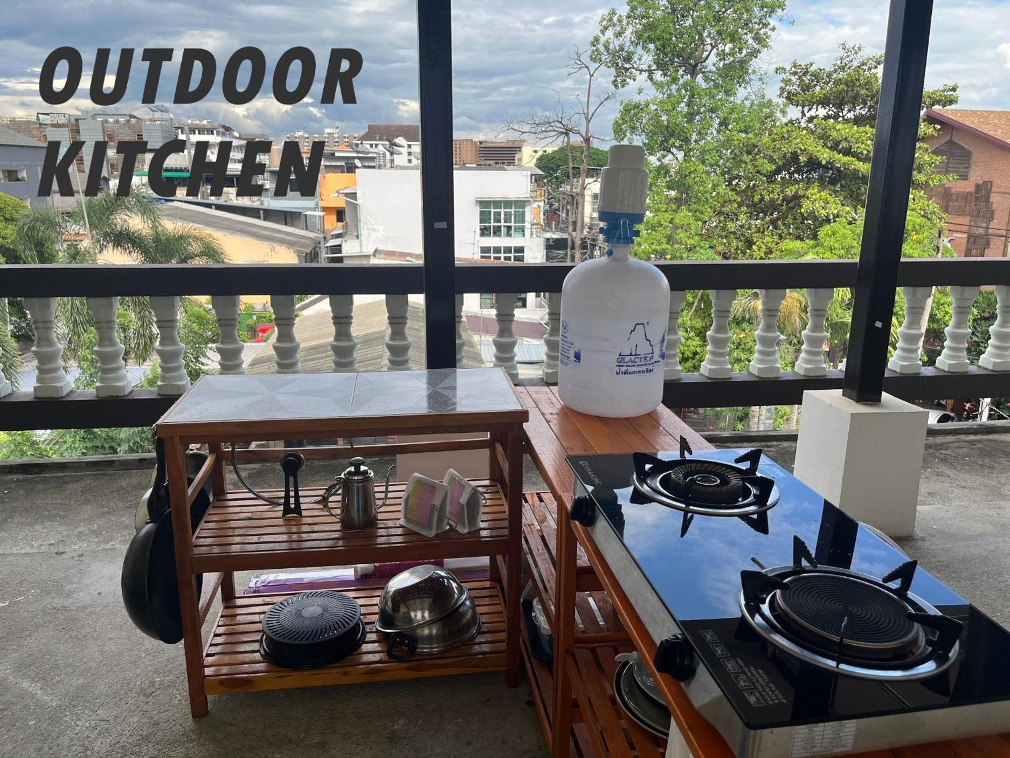 October Hostel Chiangmai チエンマイ エクステリア 写真