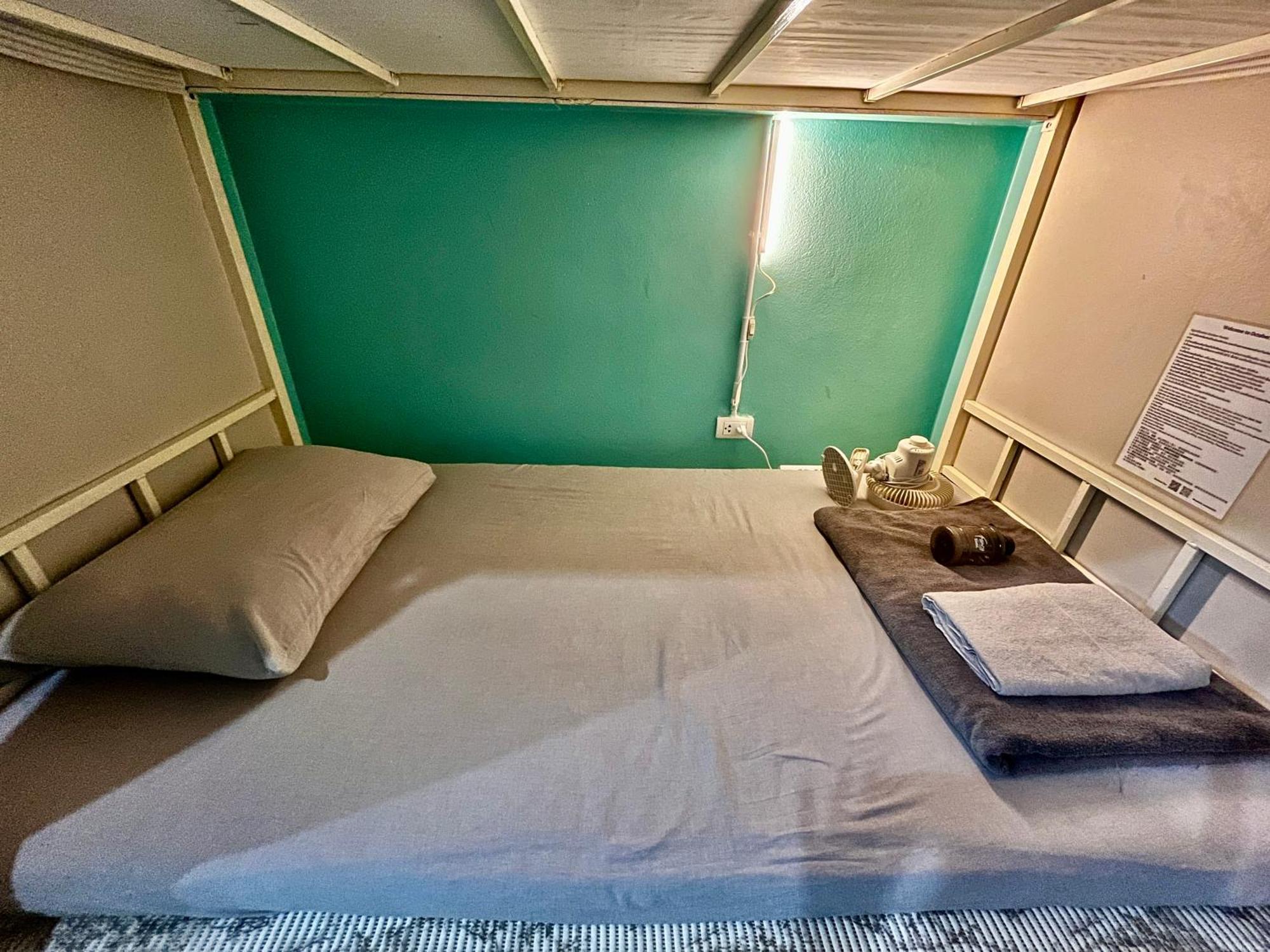 October Hostel Chiangmai チエンマイ エクステリア 写真