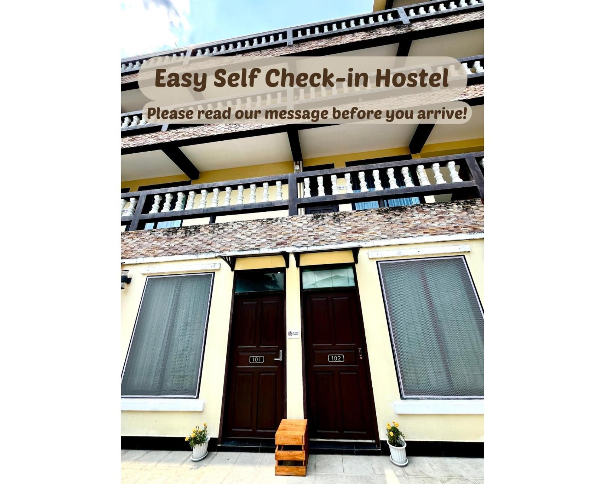 October Hostel Chiangmai チエンマイ エクステリア 写真